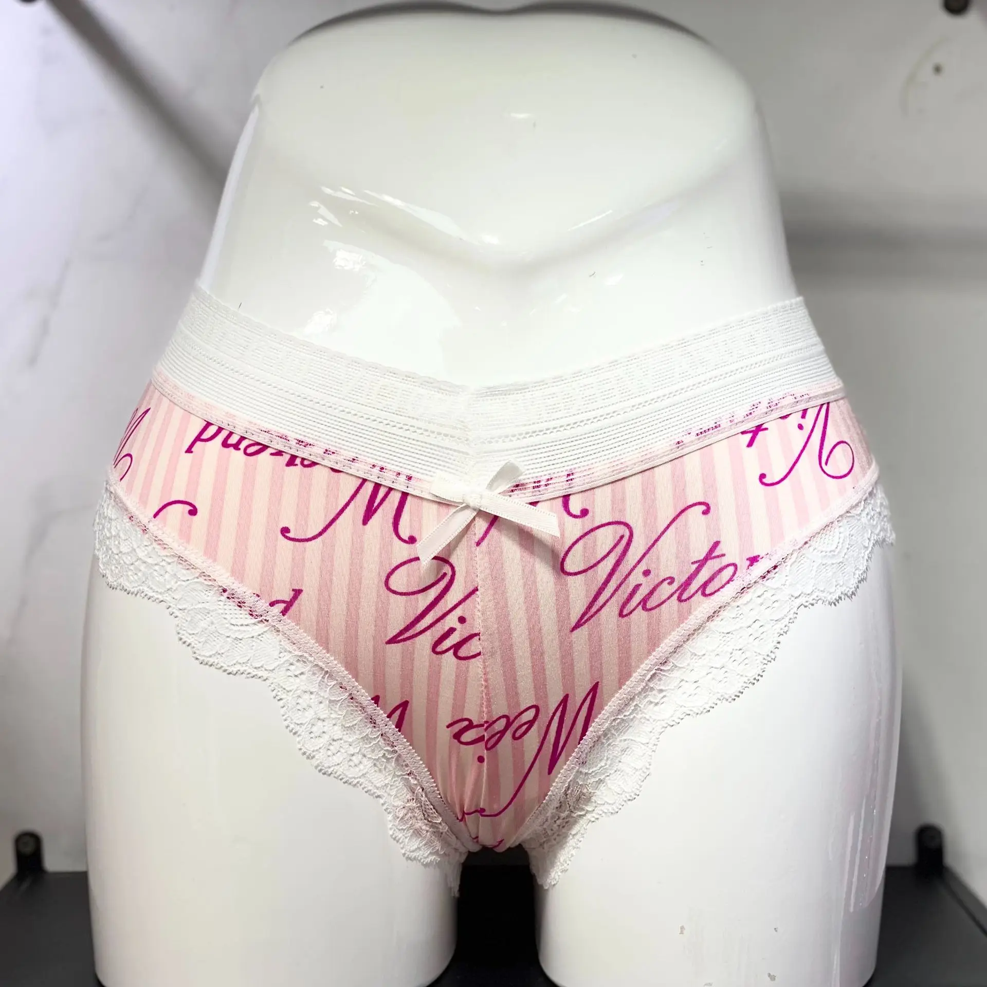 Sexy Lingerie Underwear Thong Love Letter Rhinestone G-String Diamond Pink  Fashion Female Beachwear T-Back
