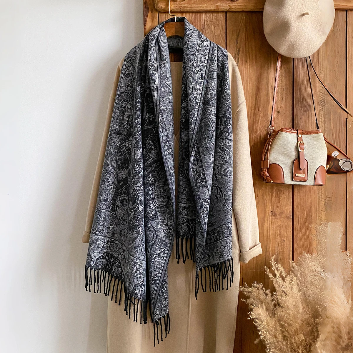 2025 New Fashion Winter Warm Thick Cashmere Luxury Brand Jacquard Scarf Women National Style Long Tassel Paisley Shawl Bufanda