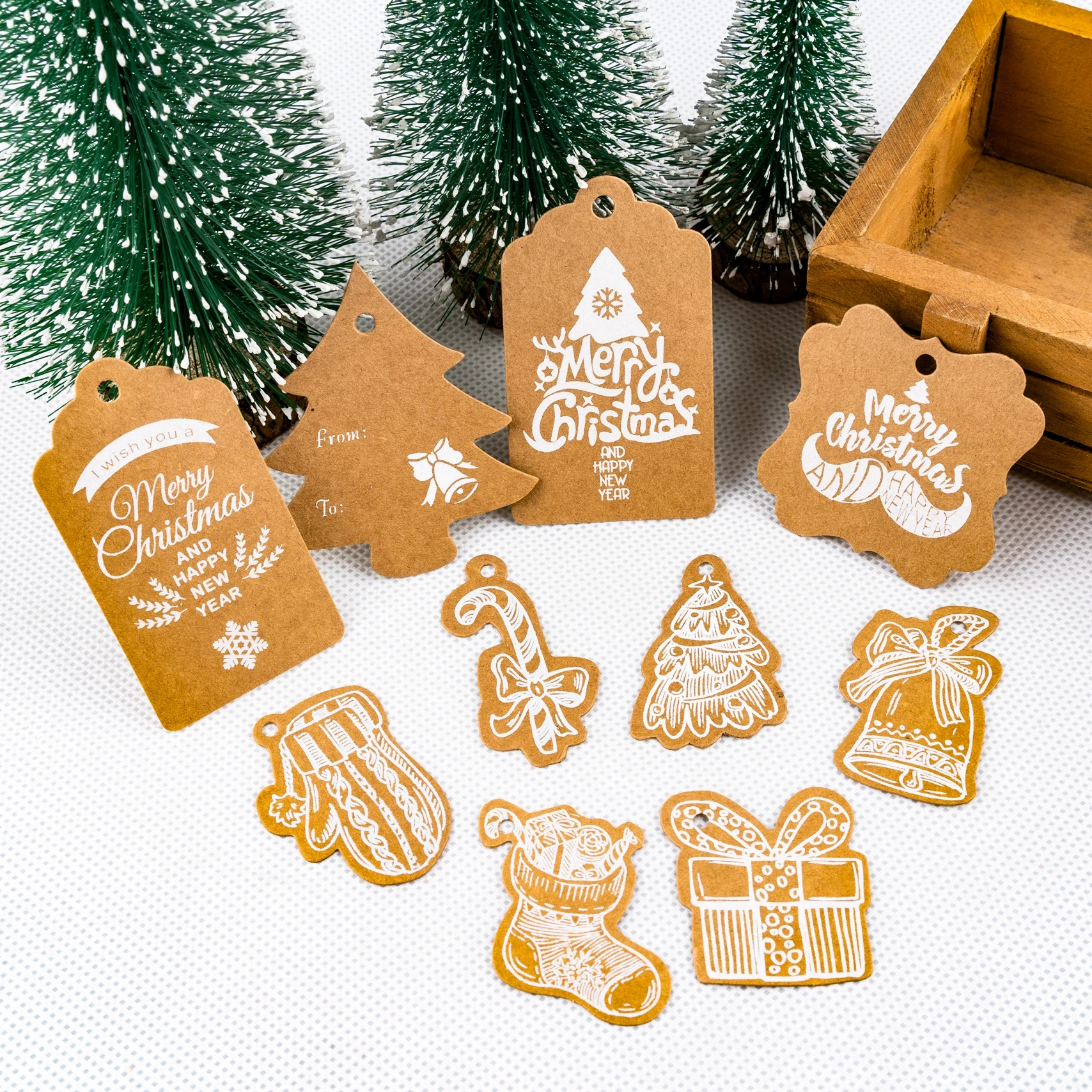 

50Pcs Christmas Gift Tags Christmas Tree Snowflake Kraft Paper Tag With Rope Label Xmas Gift for Xmas Party DIY Supplies