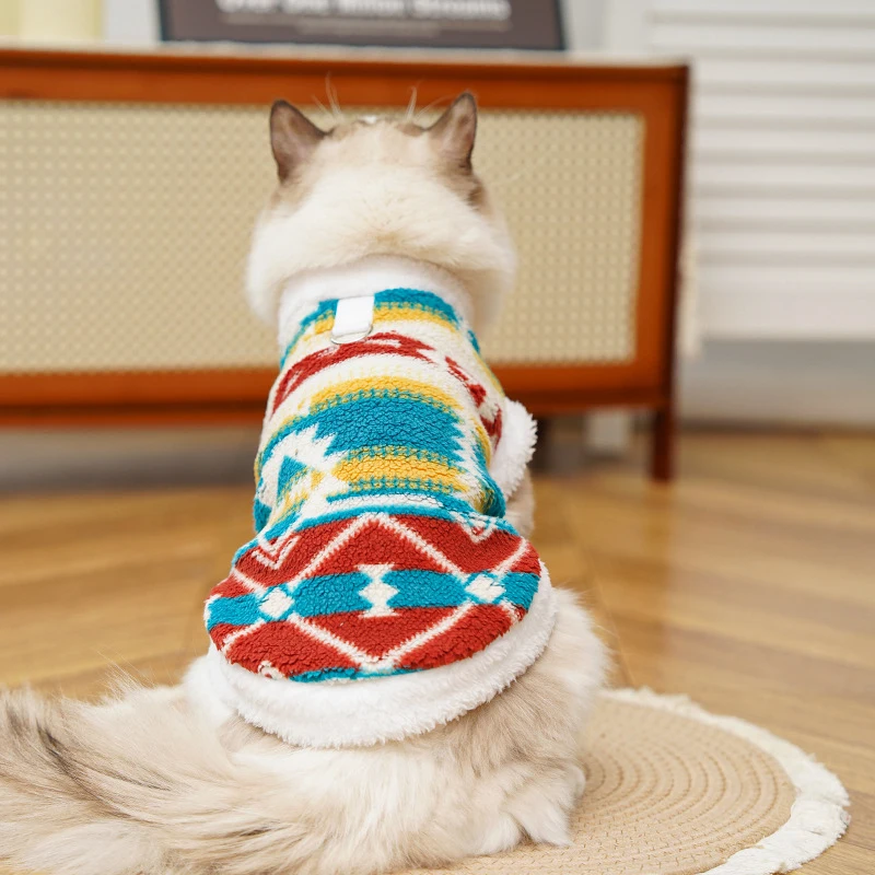 핫 페어 아일 스타일 컬러풀 플리스 강아지 코트 애완 고양이 가을 겨울 실내외 따뜻한 두발 스포츠 의류 리드줄 포함