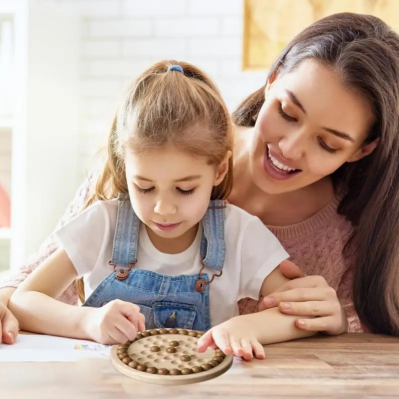 Рисунок 4 - Деревянная шахматная игра