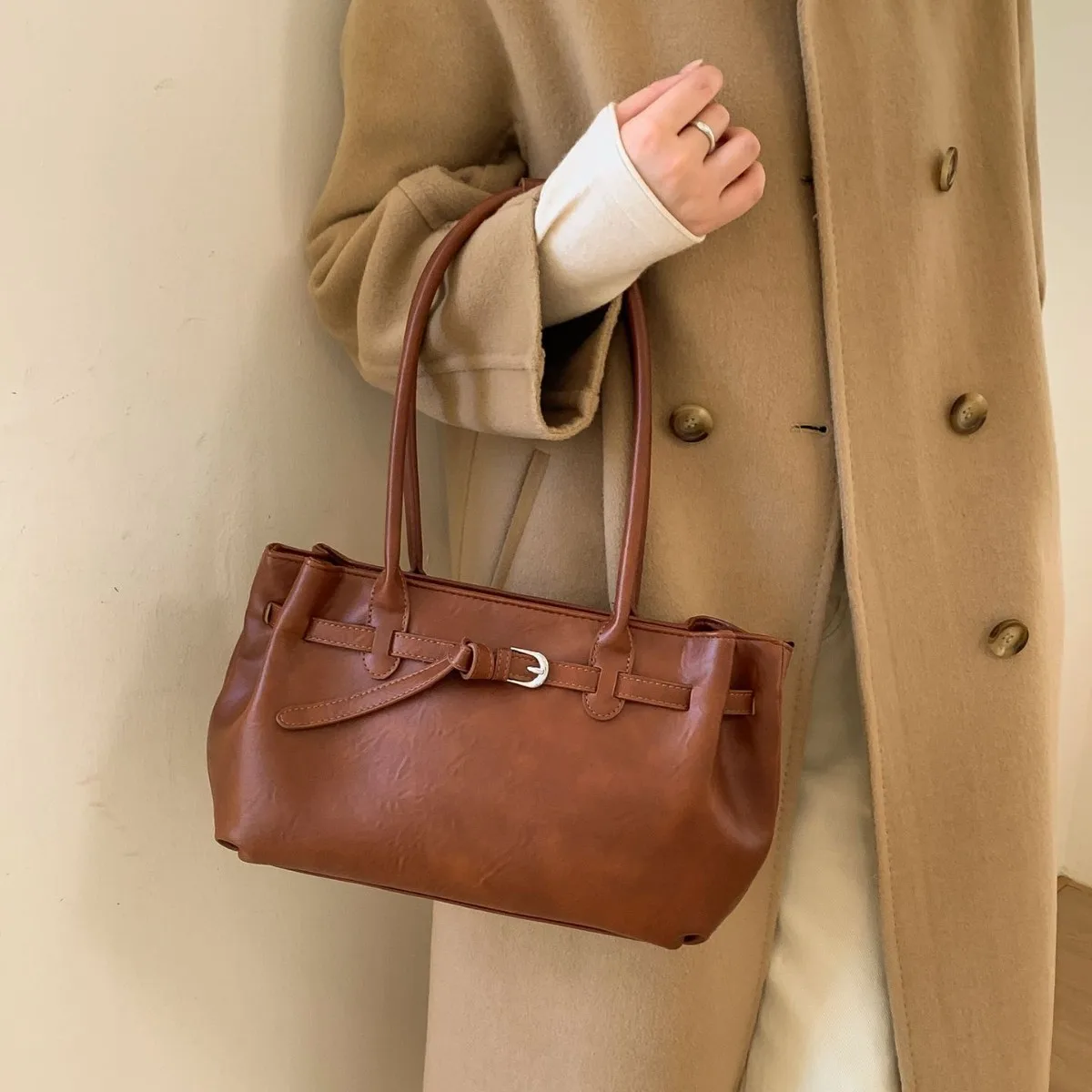Spacious Women's Fashion Tote Bag - Urban Minimalist PU Shoulder Bag