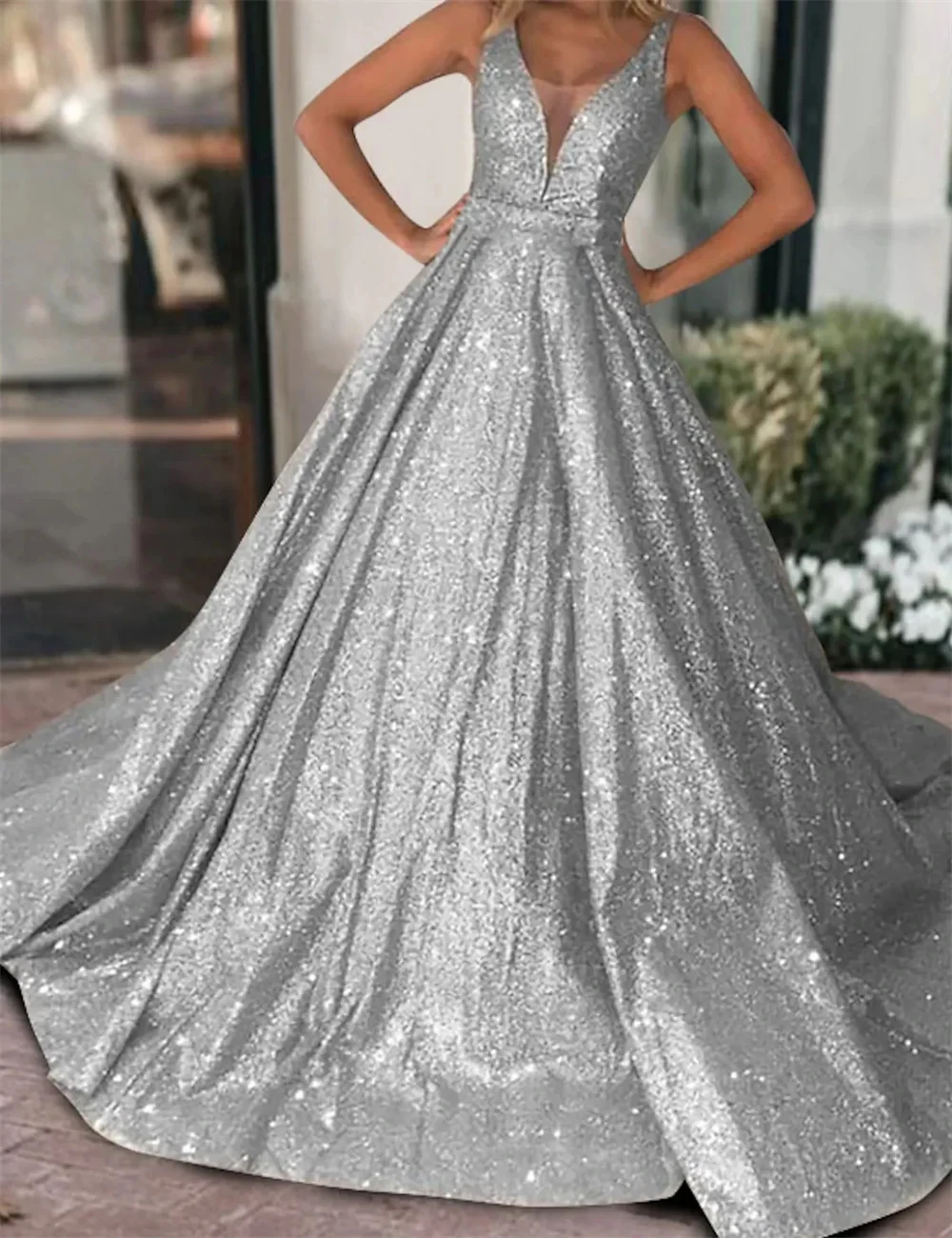 Sequined Ball Gown Quinceanera Dresses Long Luxury Party Dresses V-Neck V-Back Sleeveless Sweep Train Custom Made 2024 Prom Gown