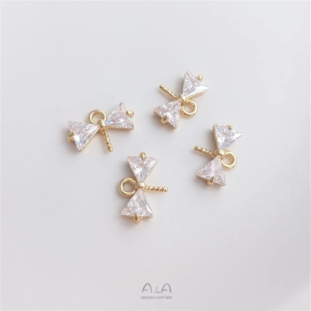 Рисунок 5 - Инкрустированный Цирконом бант из 14-каратного золота