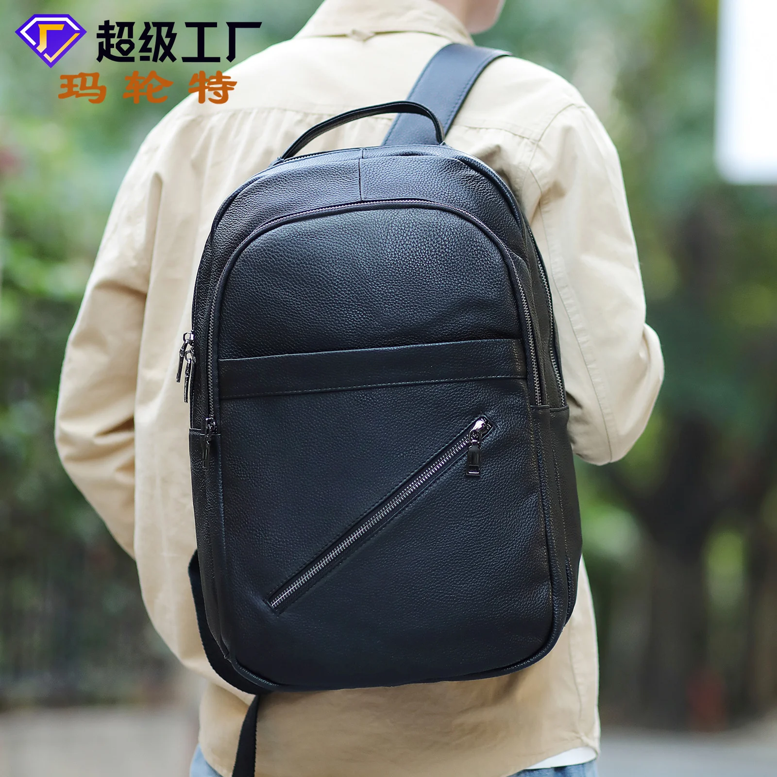 

Genuine leather men's backpack is versatile, casual, and large capacity travel backpack. The top layer of the cowhide Korean