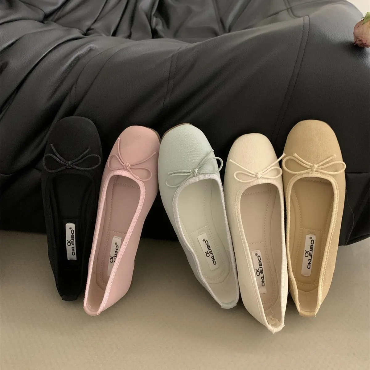 

Женские кроссовки на плоской подошве, с круглым носком и бантом