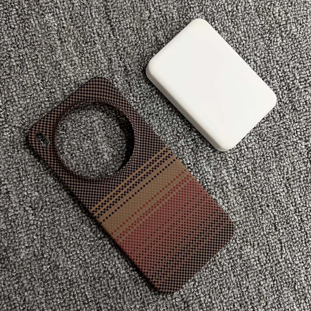 Ultra Slim Carbon Fiber Pattern Magnetic Phone Case with Wireless Charge Capability