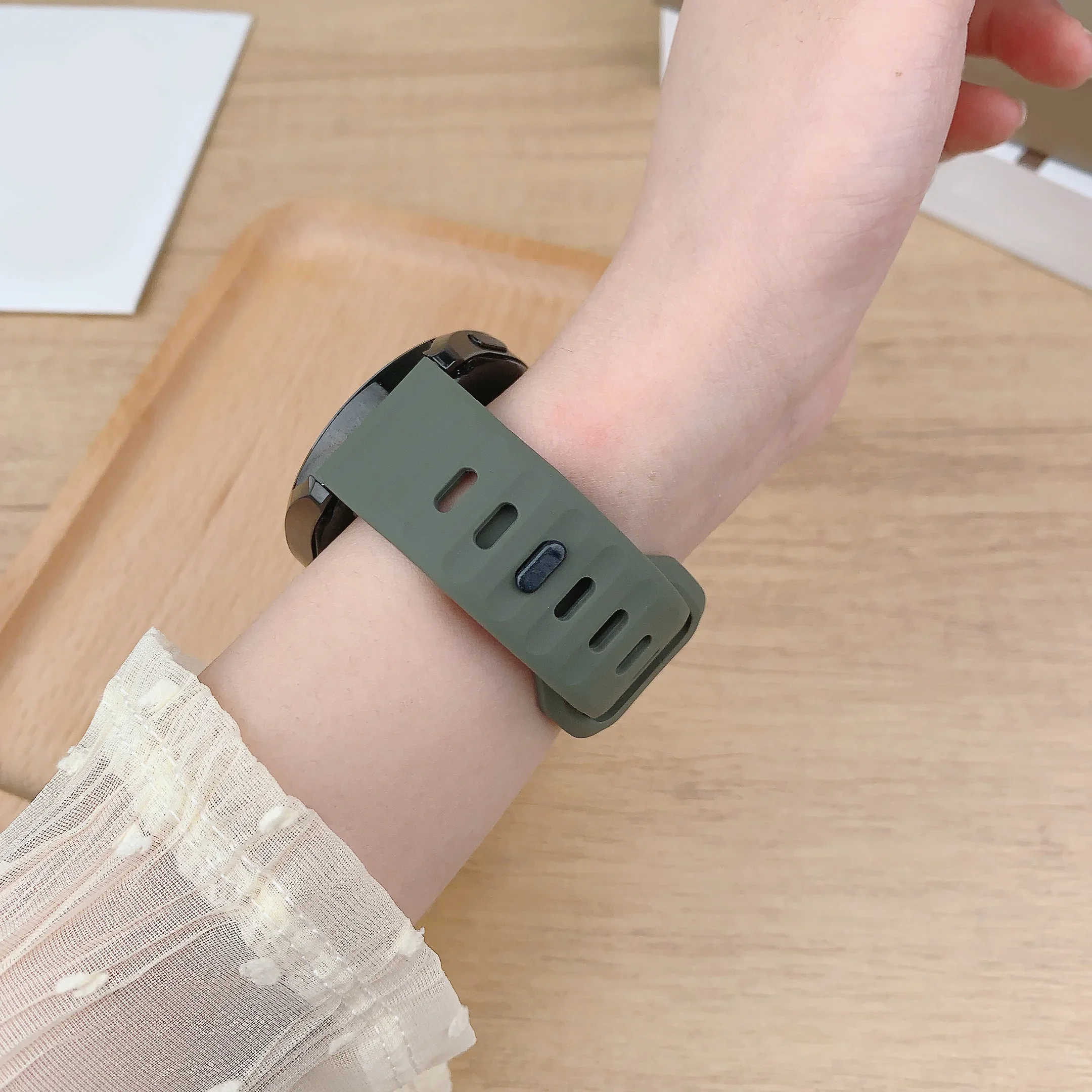 Versatile 22mm Silicone Smartwatch Strap - Premium Watchband Bracelet