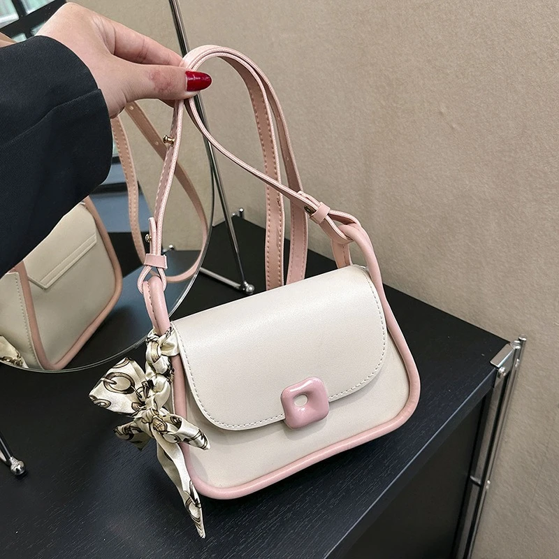 

2023 new cross-border trend fashion silk scarf crossbody bag PU contrast color single shoulder small square bag lady saddle bag