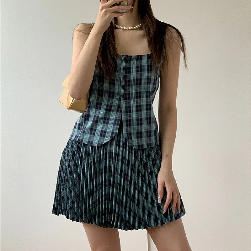 

Version of The Retro Checkered College Style Multi-button Wide-strap Waist Tank Top + High-waist Two-piece Suit Pleated Skirt