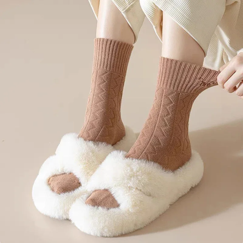 Рисунок 4 - Носки женские плюшевые с мультяшной вышивкой