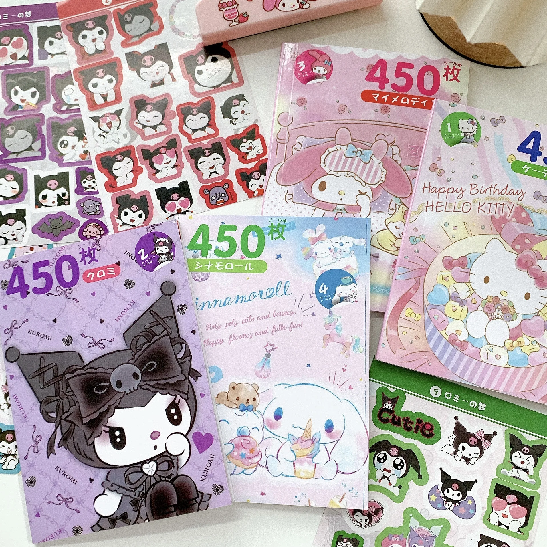 Cartela Adesiva Amigos da Hello Kitty - Kuromi - Papel Picado - Papelaria,  presentes, Scrapbook, decoração e muito mais