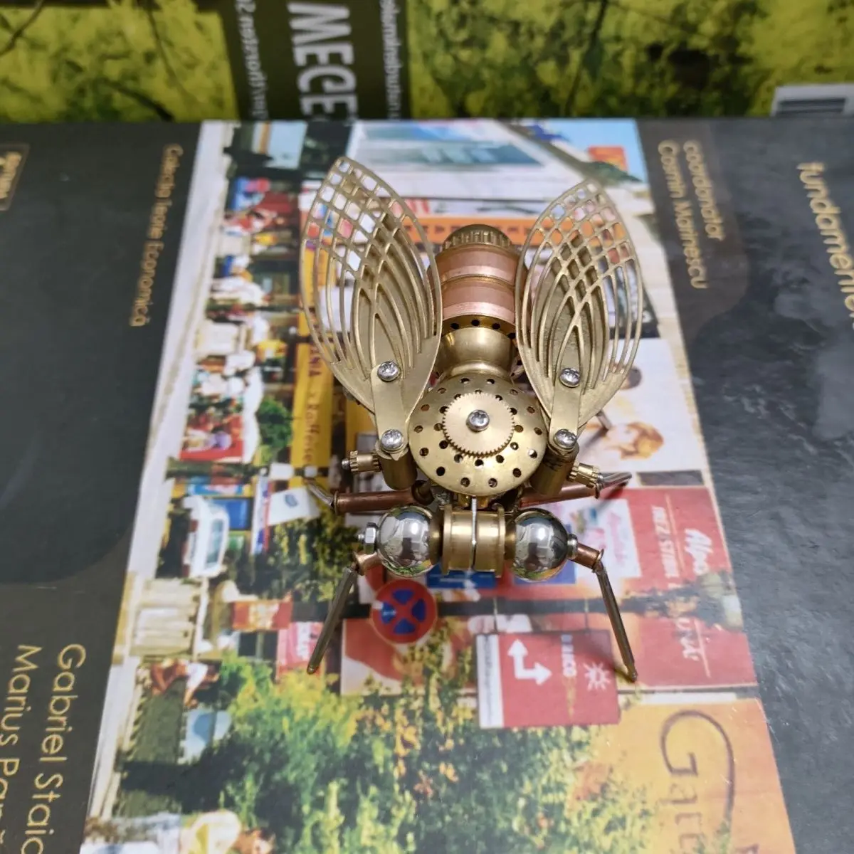 

Steampunk mechanical insect golden fly punk style full metal model handmade crafts creative ornaments - Finished Product