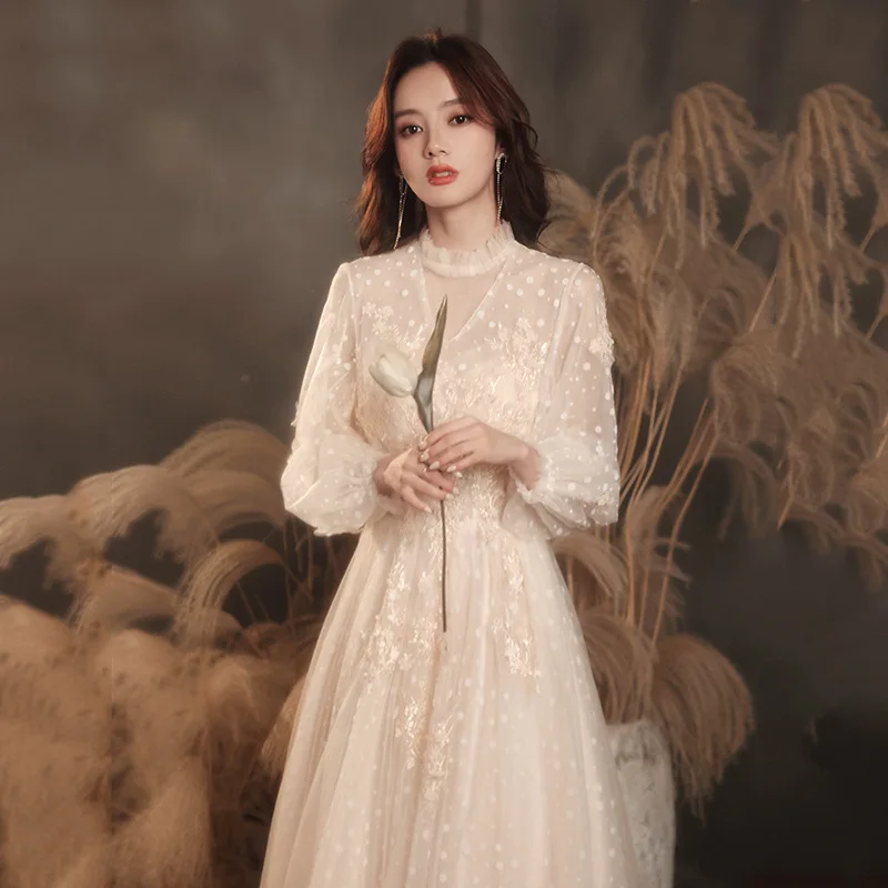 

2022 New Champagne Cheongsam Mesh Sexy Long Sleeve Perspective O-Neck Celebrity Wedding Qipao Banquet Dresses Robe De Soiree