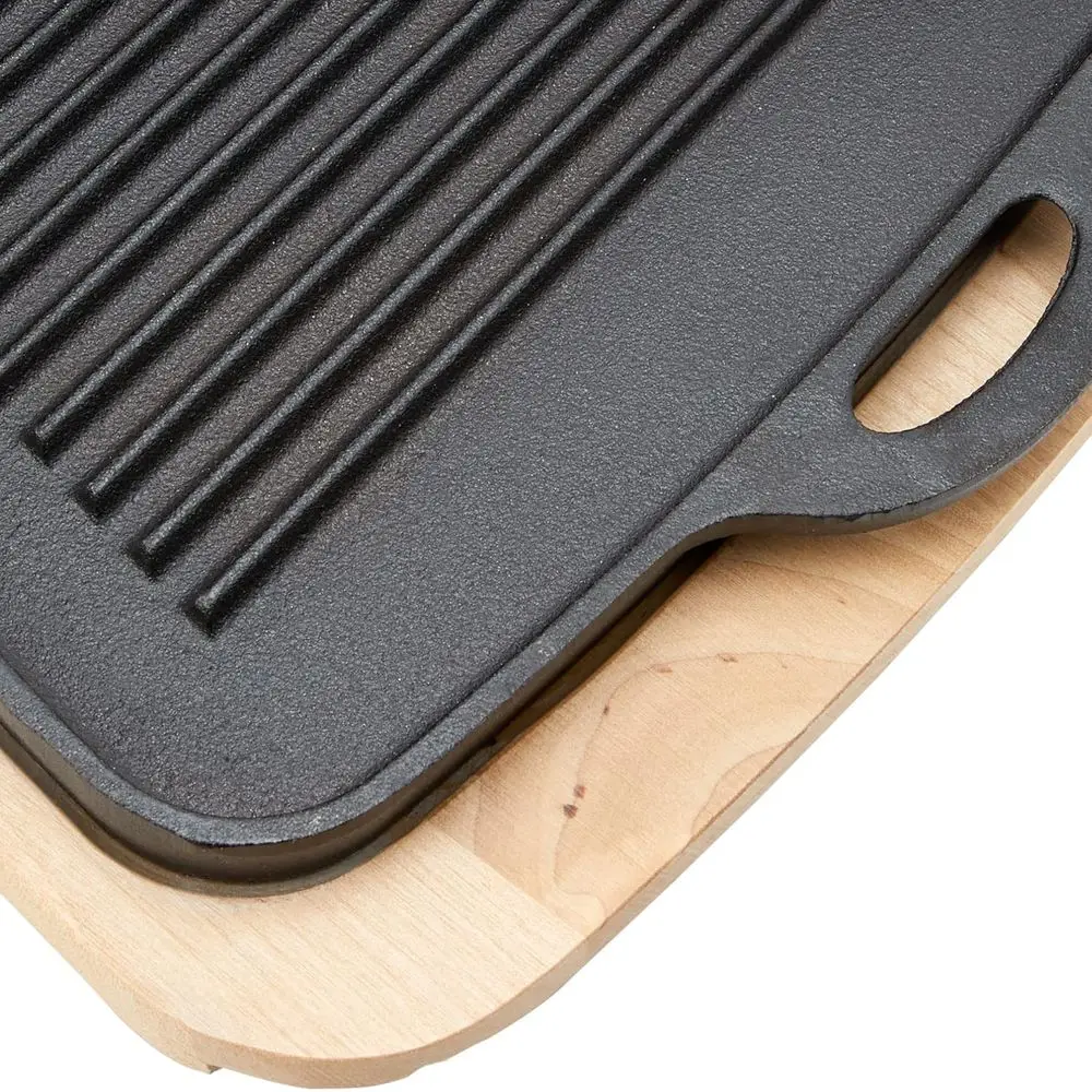 Cast Iron Skillet with Wooden Trivet 4