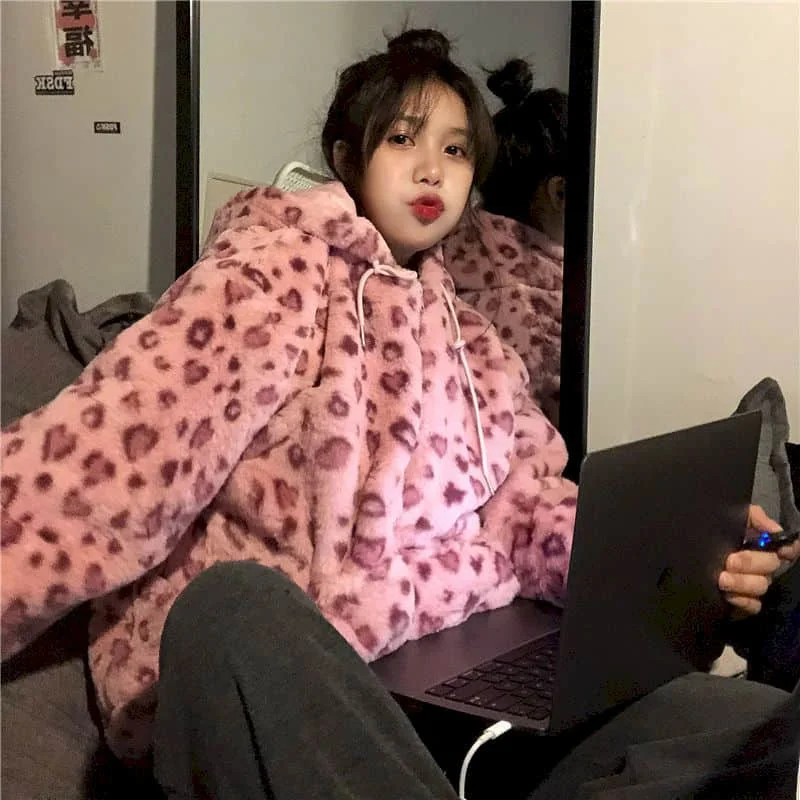 Рисунок 3 - Пальто женское зимнее из овечьей