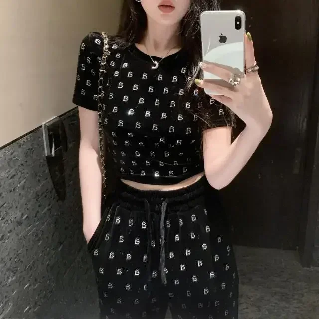 2024 New Velvet Two-piece Set with Foreign Style Heavy Industry Hot Diamond Short Sleeved Top and Casual Pants Set Design Sense