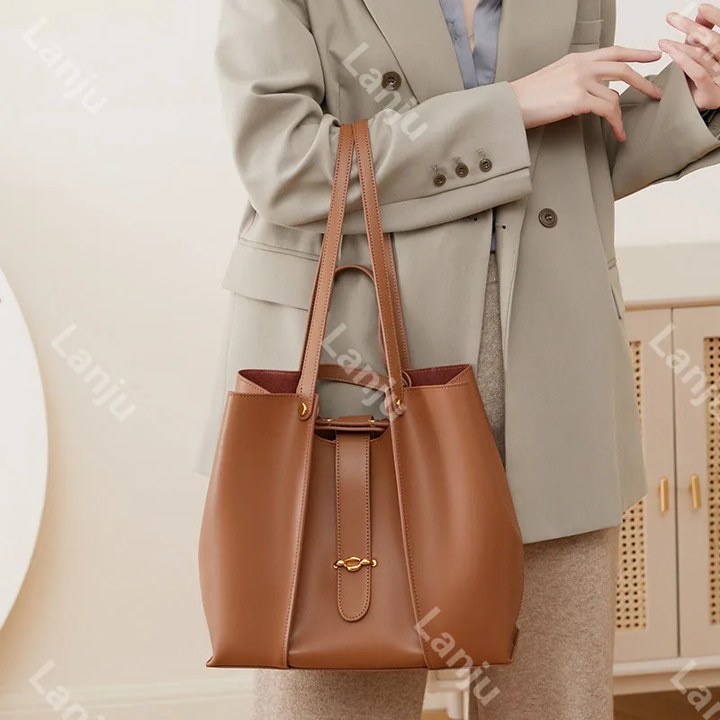 Design women tot bag high-grade feeling leather large-capacity oblique cross-bag new style casual commuter single shoulder bags