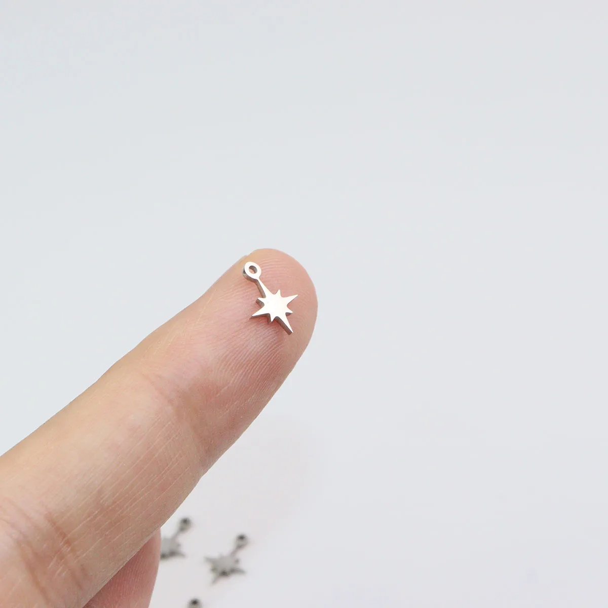 10pcs 6mm 도매 스테인레스 스틸 미니 스타 매력 펜던트 DIY 목걸이 귀걸이 팔찌 Unfading 무색