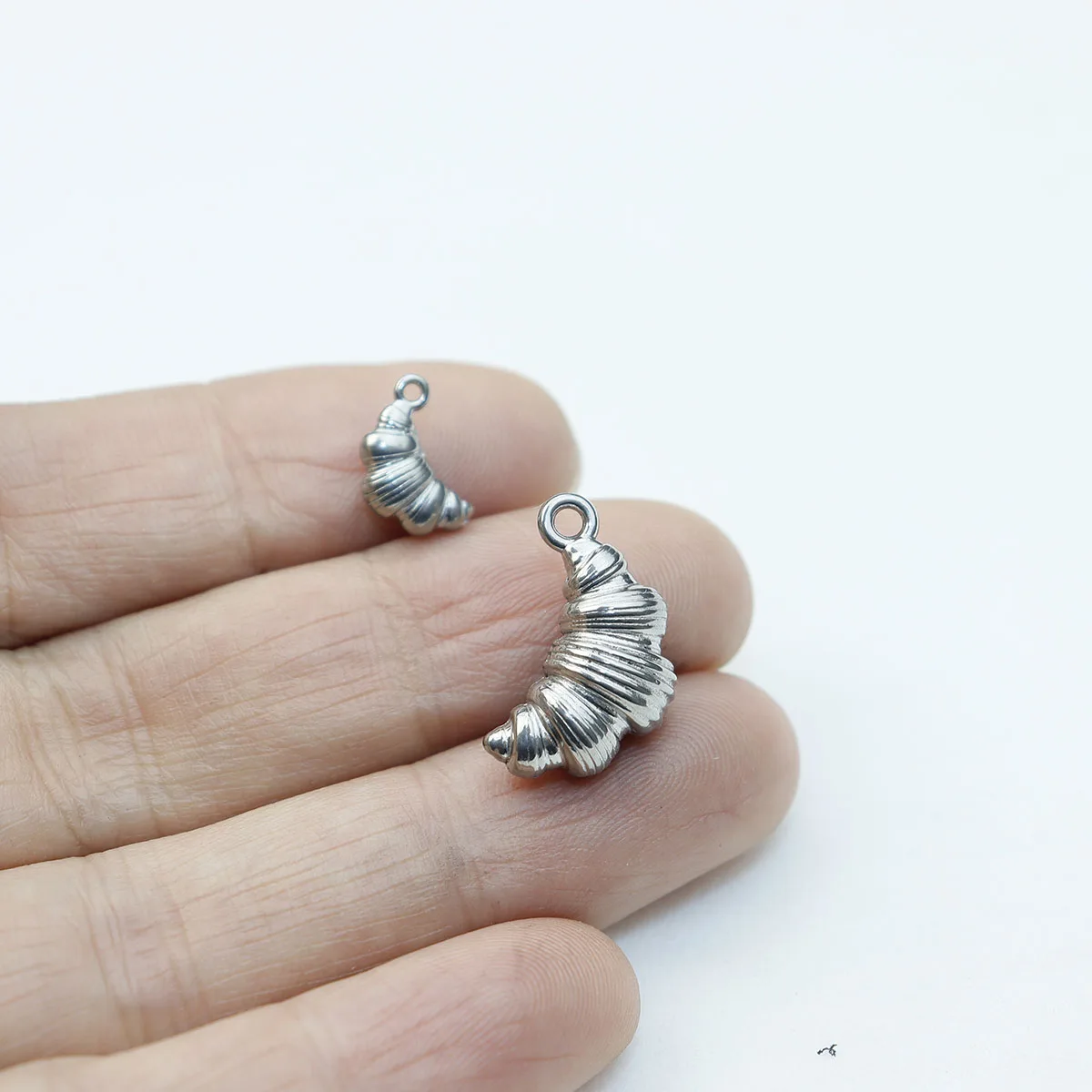 5 Stück Guss Edelstahl Croissant Charms Anhänger DIY Halskette Ohrringe Armbänder Schmuck Charms Unfading Farblos – Detail 1