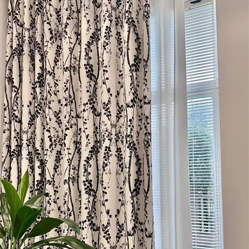 Рисунок 5 - Новинка, жаккардовые шторы с черно-белыми