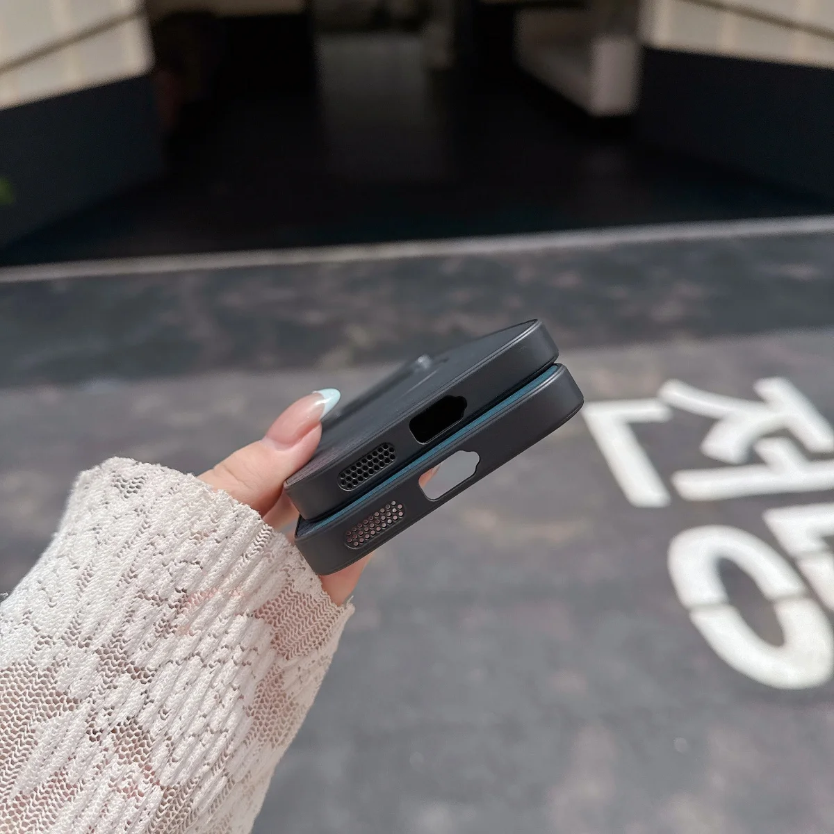 Kevlar Carbon Fiber Mountain Pattern Magnetic Case with Magsafe Wireless Charging Capability