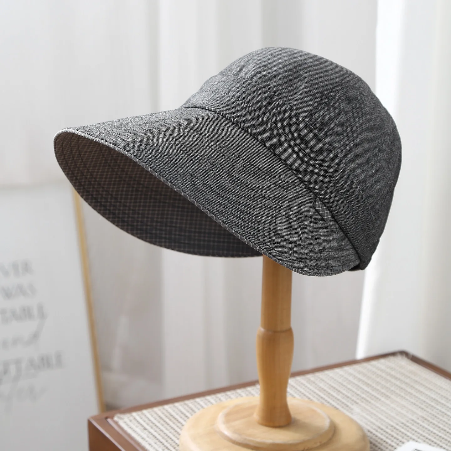 Baseballkappe mit breiter Krempe in einfarbiger Ausführung, geeignet für Frühling, Sommer und Herbst, vielseitig und stilvoll, für Erwachsene – Detail 2