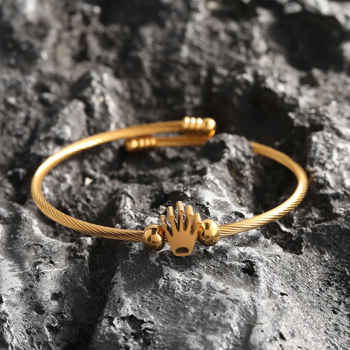 

HIYEE European And American Fashion Simple Stainless Steel Open Bracelet Men's And Women's Popular Color Bracelet