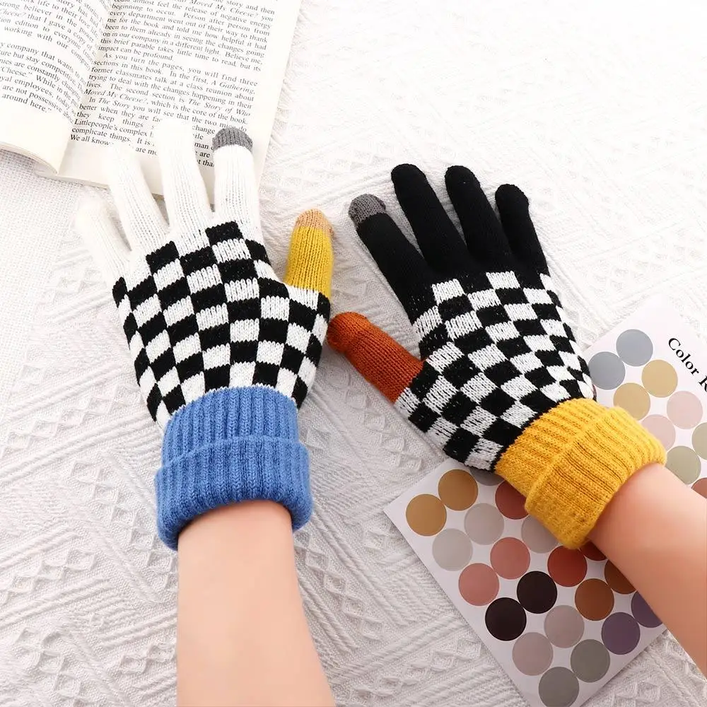 

Толстые спортивные зимние и осенние перчатки для вождения для взрослых шахматная доска с закрытыми пальцами варежки в Корейском стиле женские вязаные перчатки