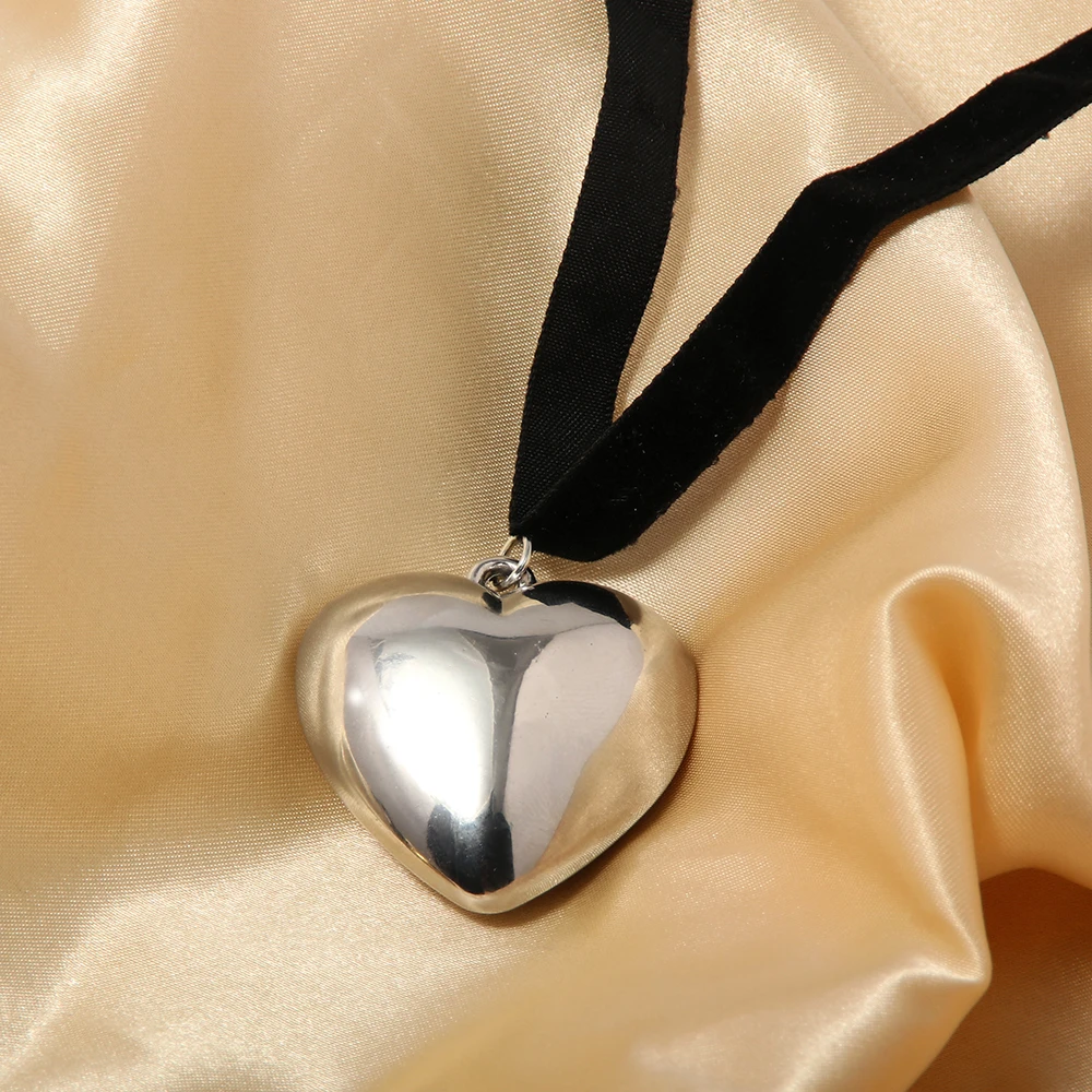 Women Large Puffed Heart String Choker Necklace Gothic Love Heart Pendant Layer Lace Rope Leather Chain Cool Y2K Party Jewelry