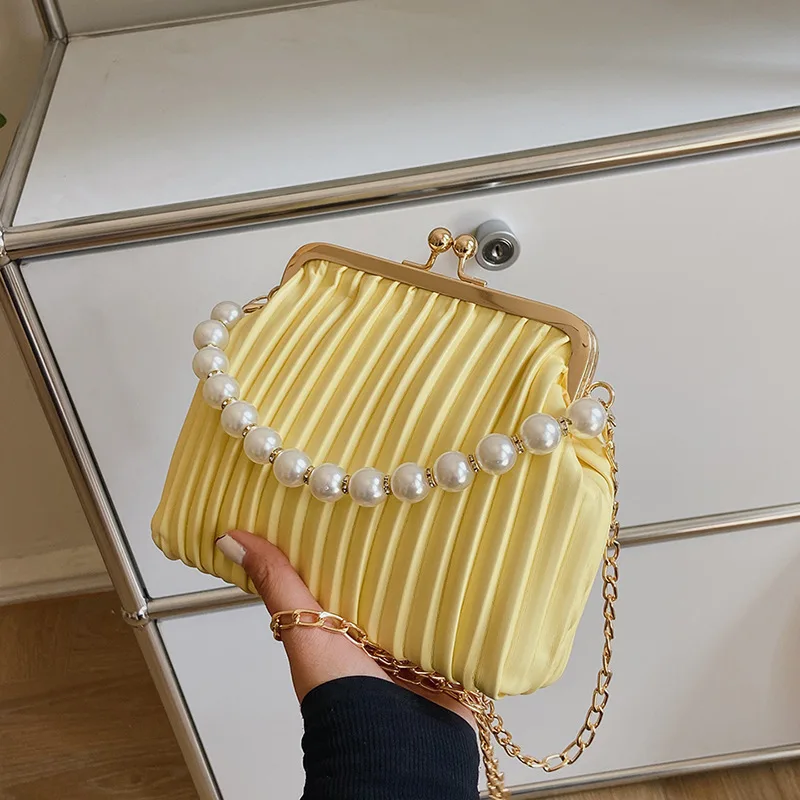 Simple Pure Color Pearl Girls Shoulder Bag Fashion Chain Pleated Girls Crossbody Hundred Ladies Shell Handbag Metal Decoration P
