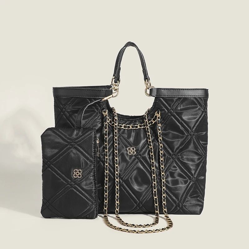 

Fashion women's bags.Essential tote bag for going out in spring.Large capacity shoulder bag.Durable and dirt resistant.