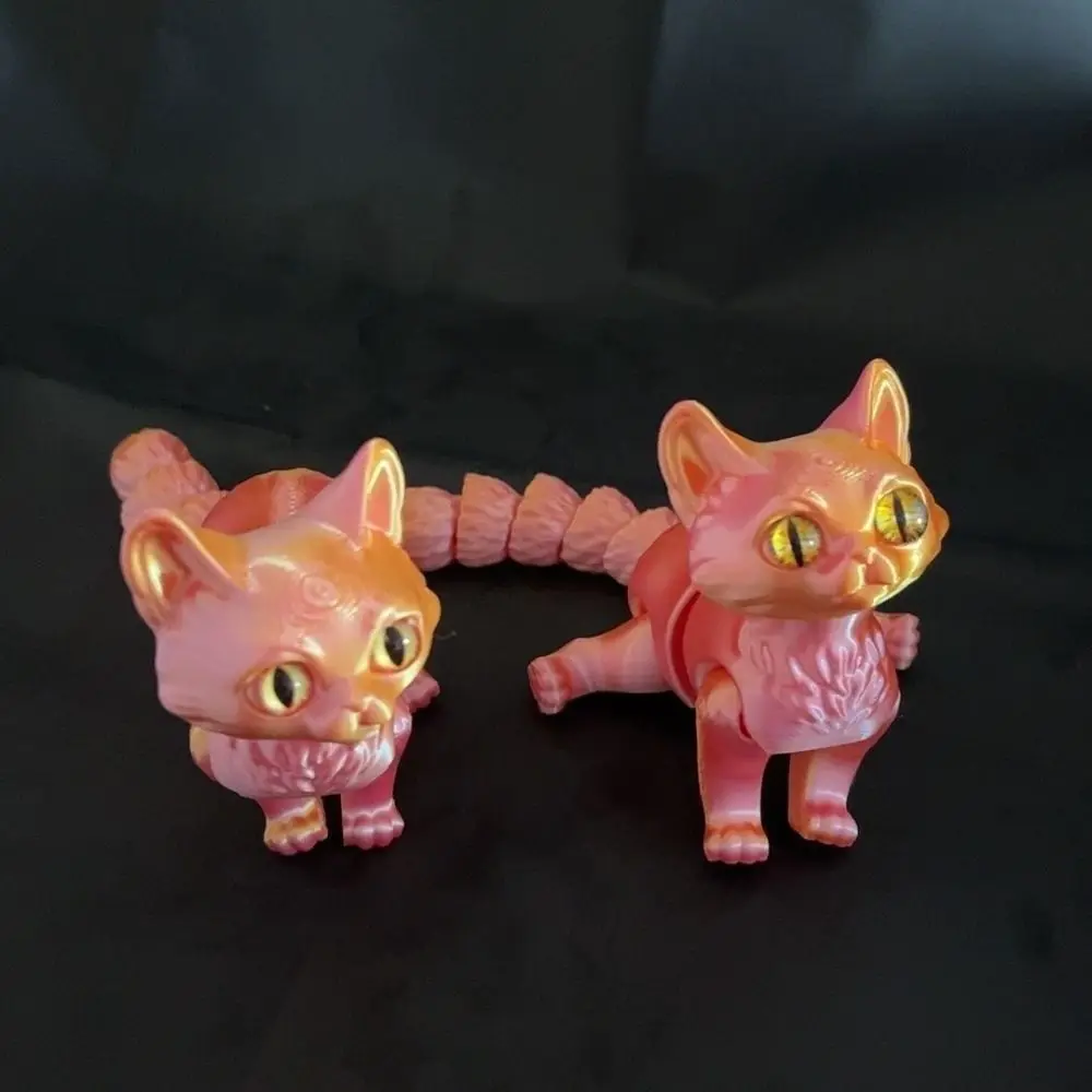 큰 눈을 가진 3D 프린팅 고양이 모형, 사실적인 디자인, 플라스틱 소재, 관절형 고양이, 창의적인 조각품, 3D 프린팅 기술