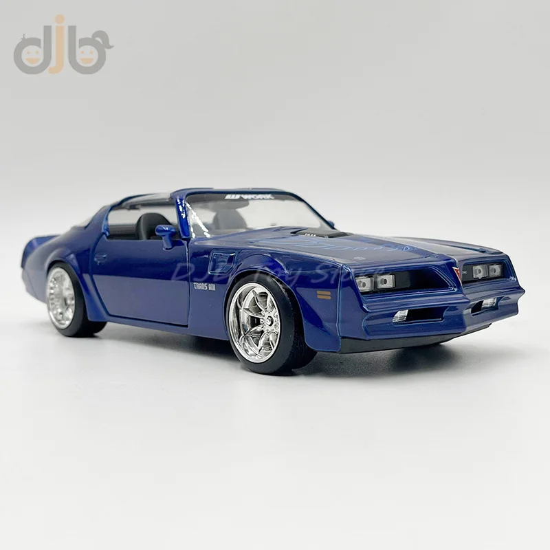 

Модель литая автомобиля Jada 1:24, коллекционная игрушка 1977 Pontiac Firebird