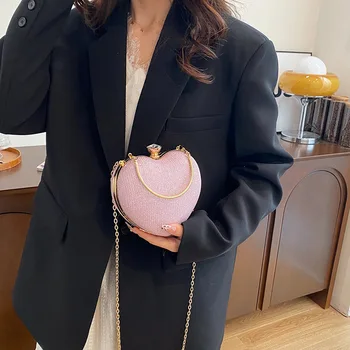 حقيبة يد أنيقة على شكل قلب بقفل، حقيبة مسائية عصرية على شكل نجمة لامعة، محفظة أنيقة بكتف واحد، حقائب كروس على شكل سلسلة. 3