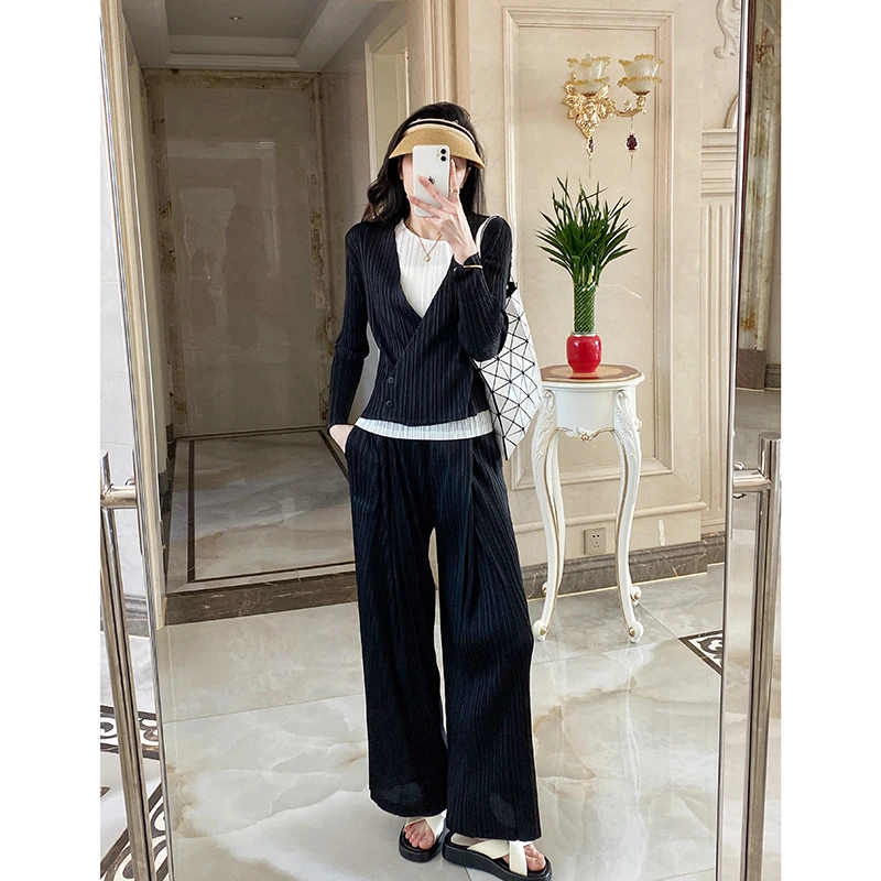 

Miyake Women's Cardigan Wide Leg Pants Two-piece Autumn Loose Black Wide Leg Pants 2023 Summer Large V-neck Button Shirt Set
