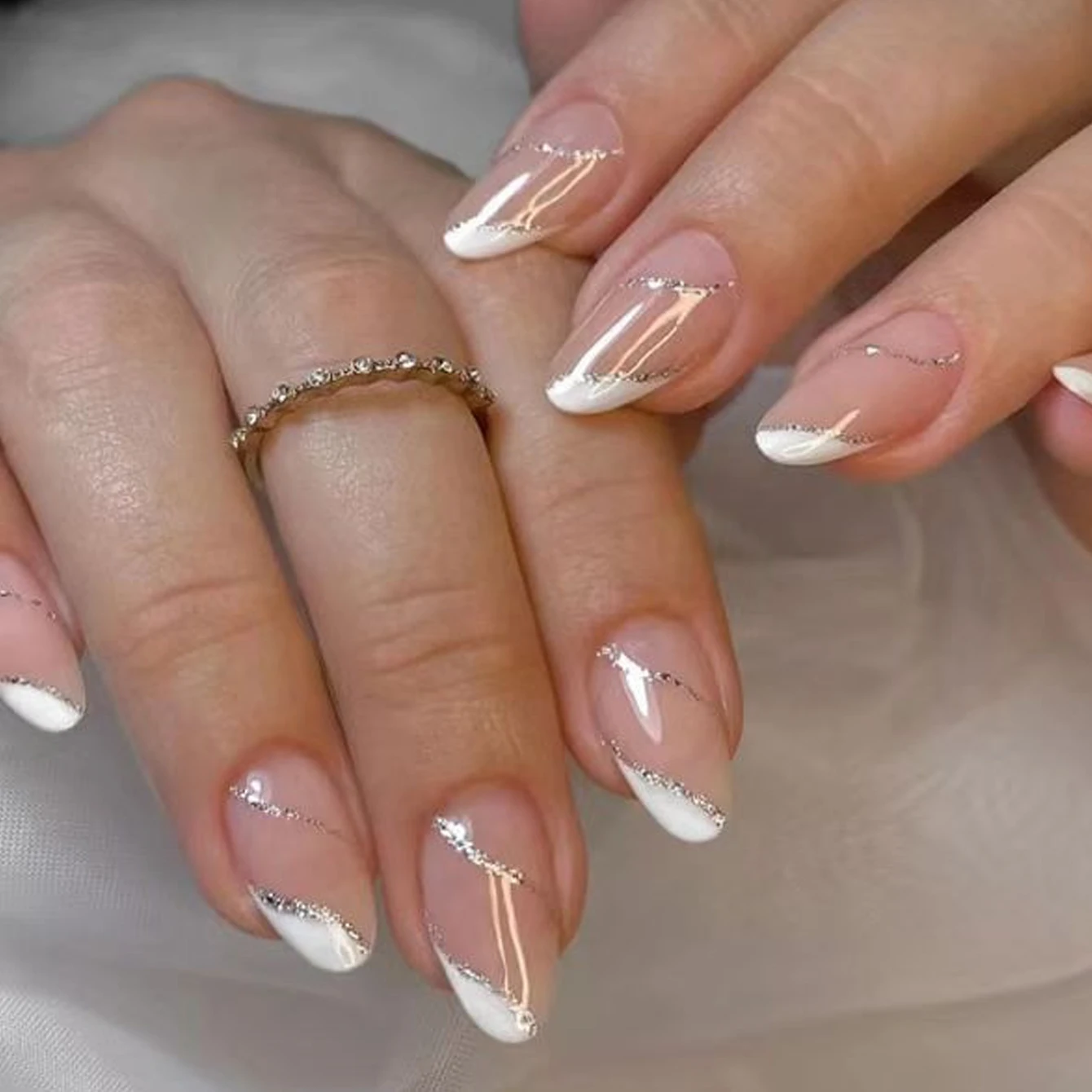 Faux Ongles Français Courts À Rayures Minimalistes Avec Lime_voghion.com