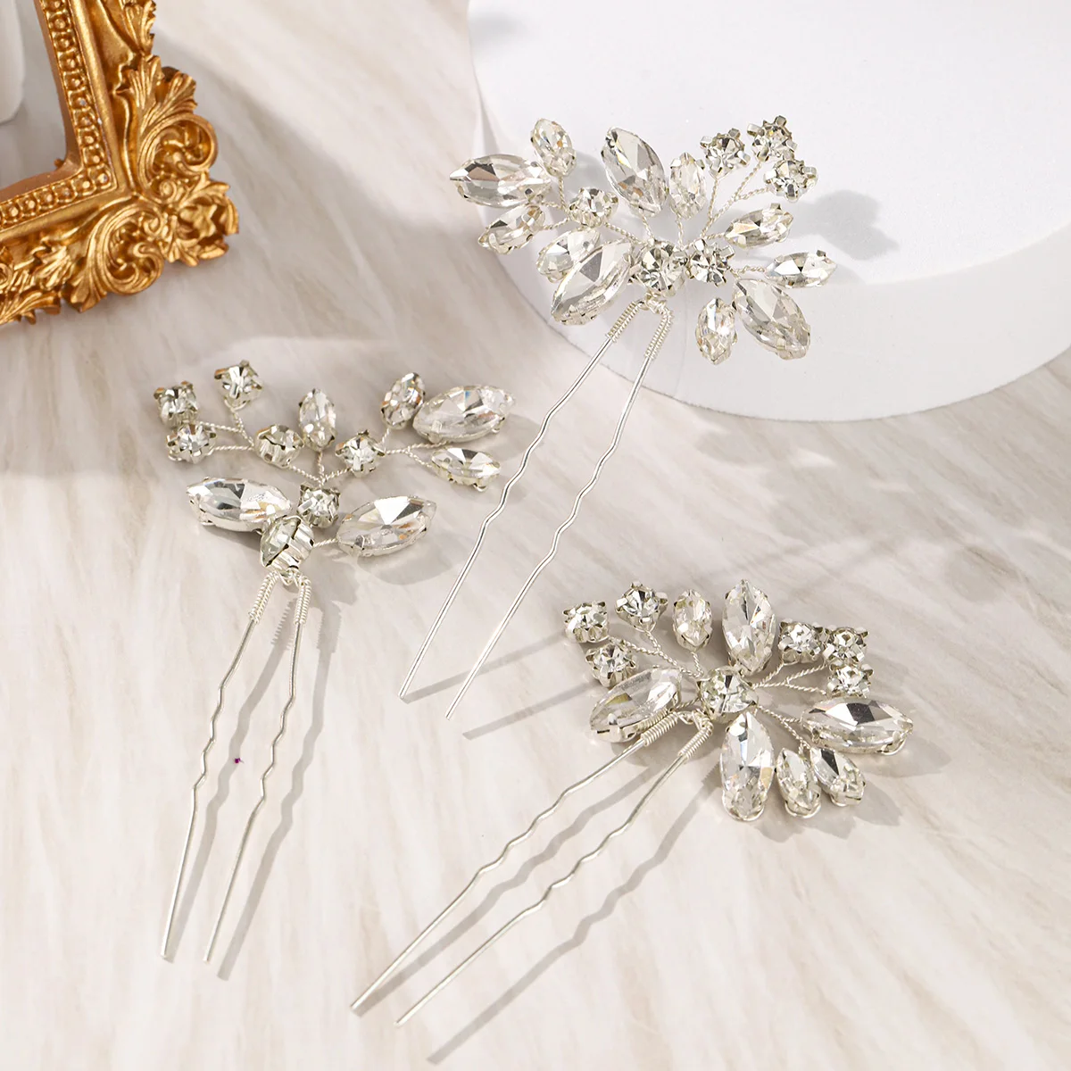 3-teiliges Luxus-Set Silberne Kristall-Haarnadeln Funkelnder Hochzeits-Haarschmuck für Braut & Brautjungfern Fein Handgefertigter Haarschmuck – Detail 7