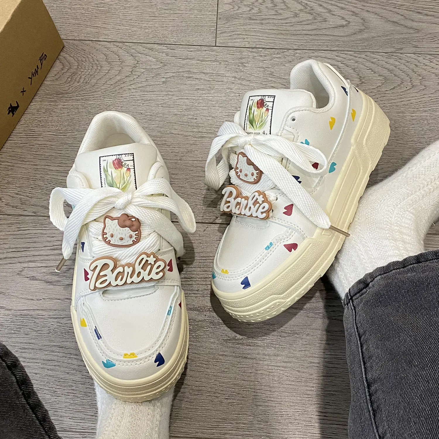 

2024 New Sanrio Hello Kitty Soft Girl Cute Big Head Off White Shoes Y2K Platform Sneakers Versatile Skateboard Shoes for Women
