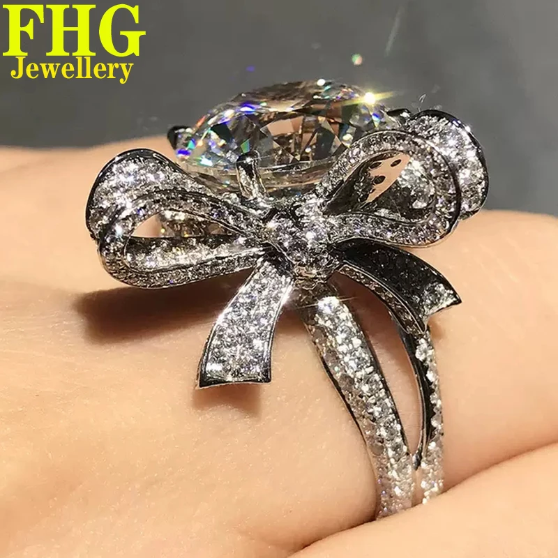 

Кольцо женское из белого золота с муассанитом, 18 К, 8 карат