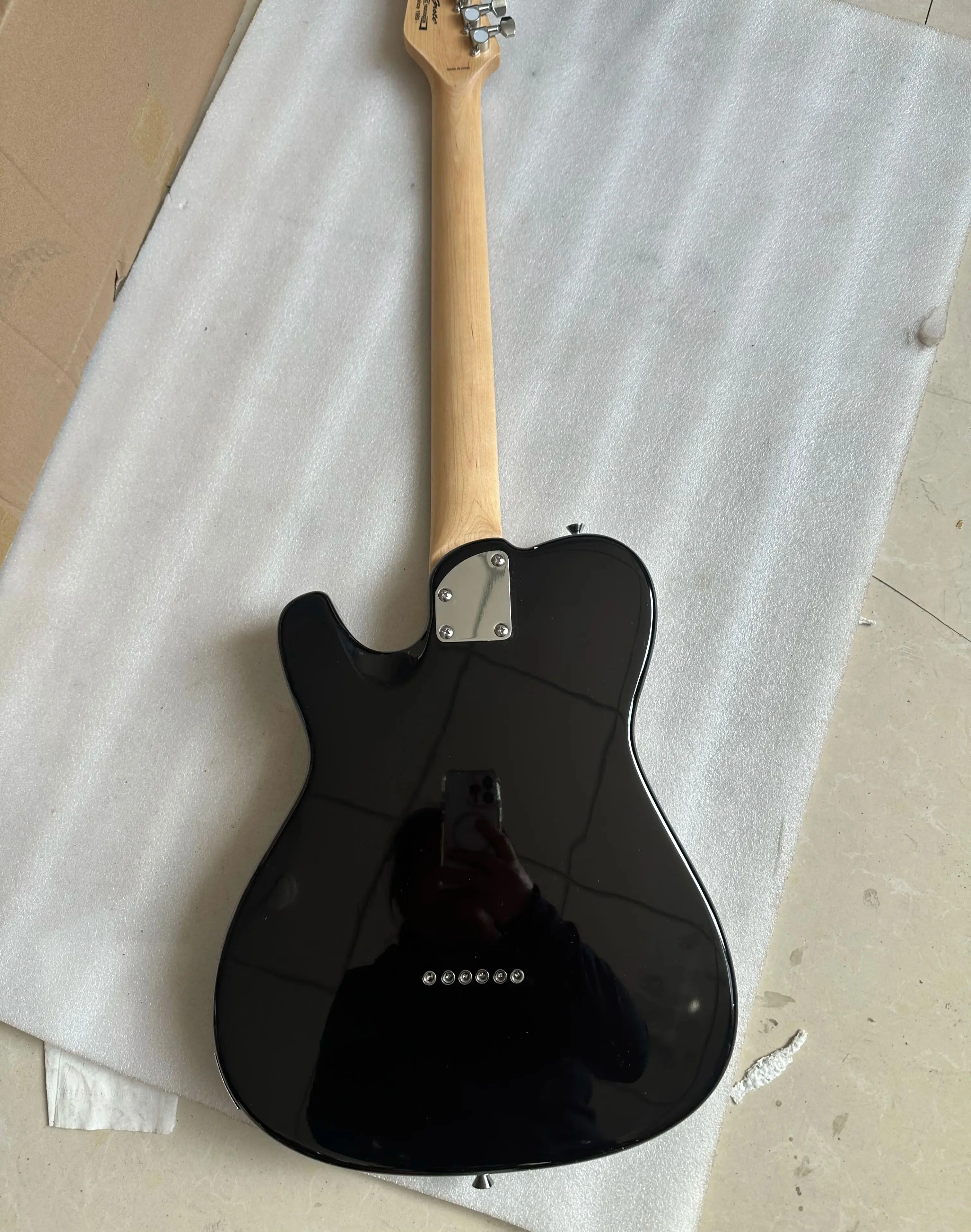 Electric Guitar 6 Strings Wine Color Body F hole Rosewood Fingerboard