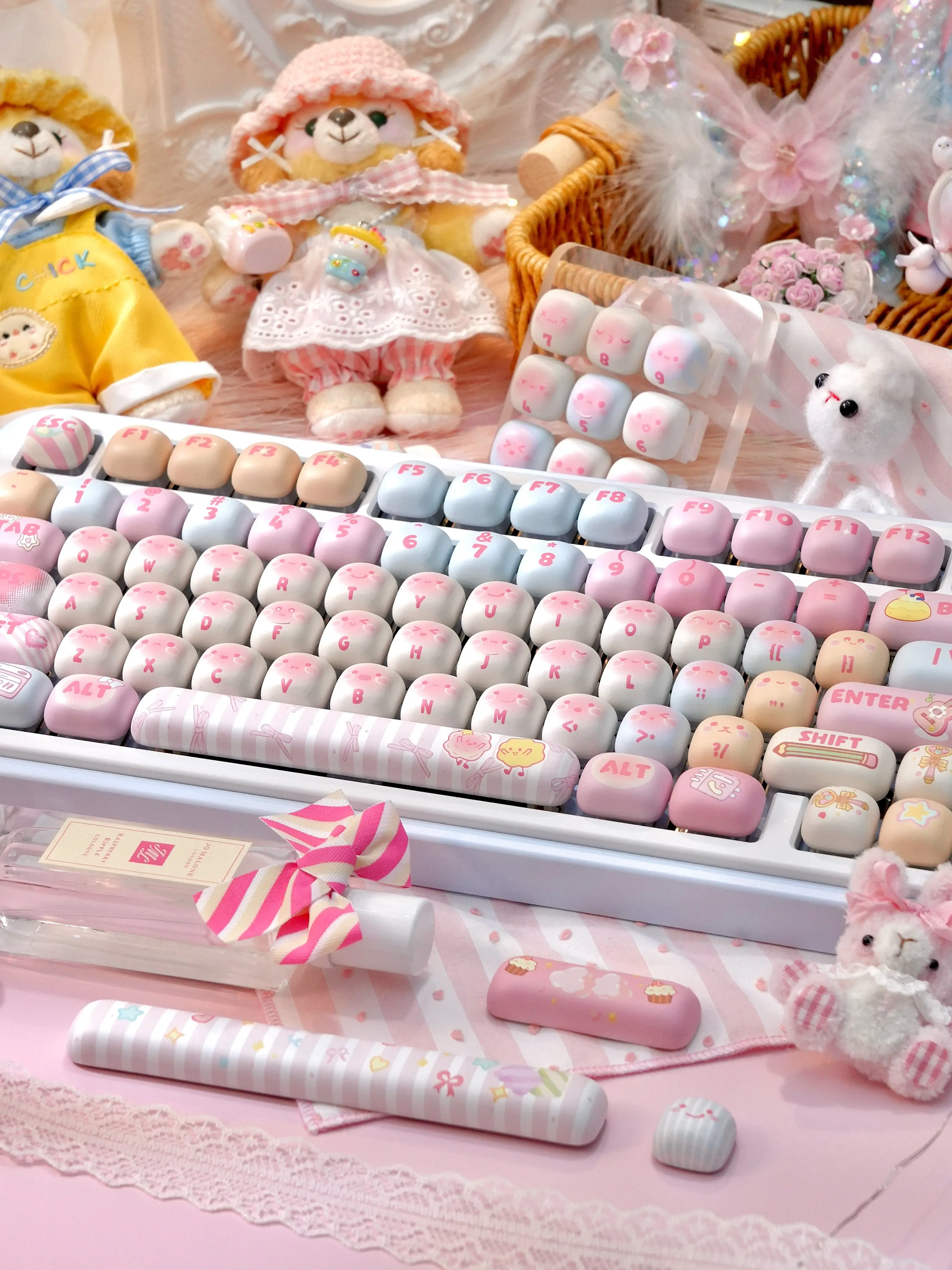 custom keycap set for gaming and typing keyboards