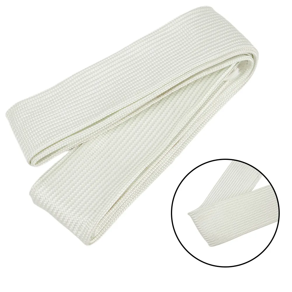 Zbliżenie na teksturę białej izolacji z włókna szklanego