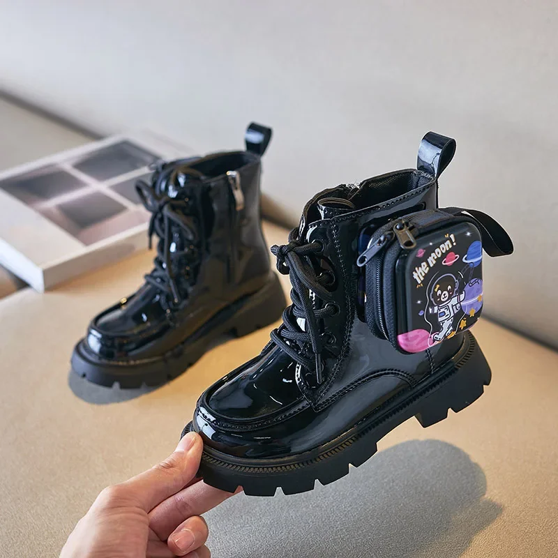 Botas 2024 Seitlicher Reißverschluss mit Tasche Kurze Stiefeletten Herbst Winter Mädchenmode Mädchenstiefel Britischer Stil Cartoon Kinder_voghion.com