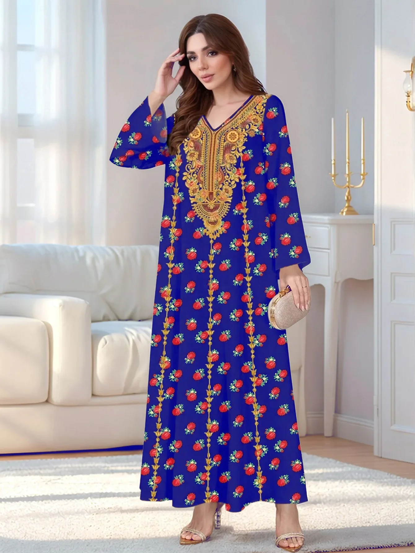 فستان طويل أزرق ملكي بتطريز ذهبي ونقشة ورد
