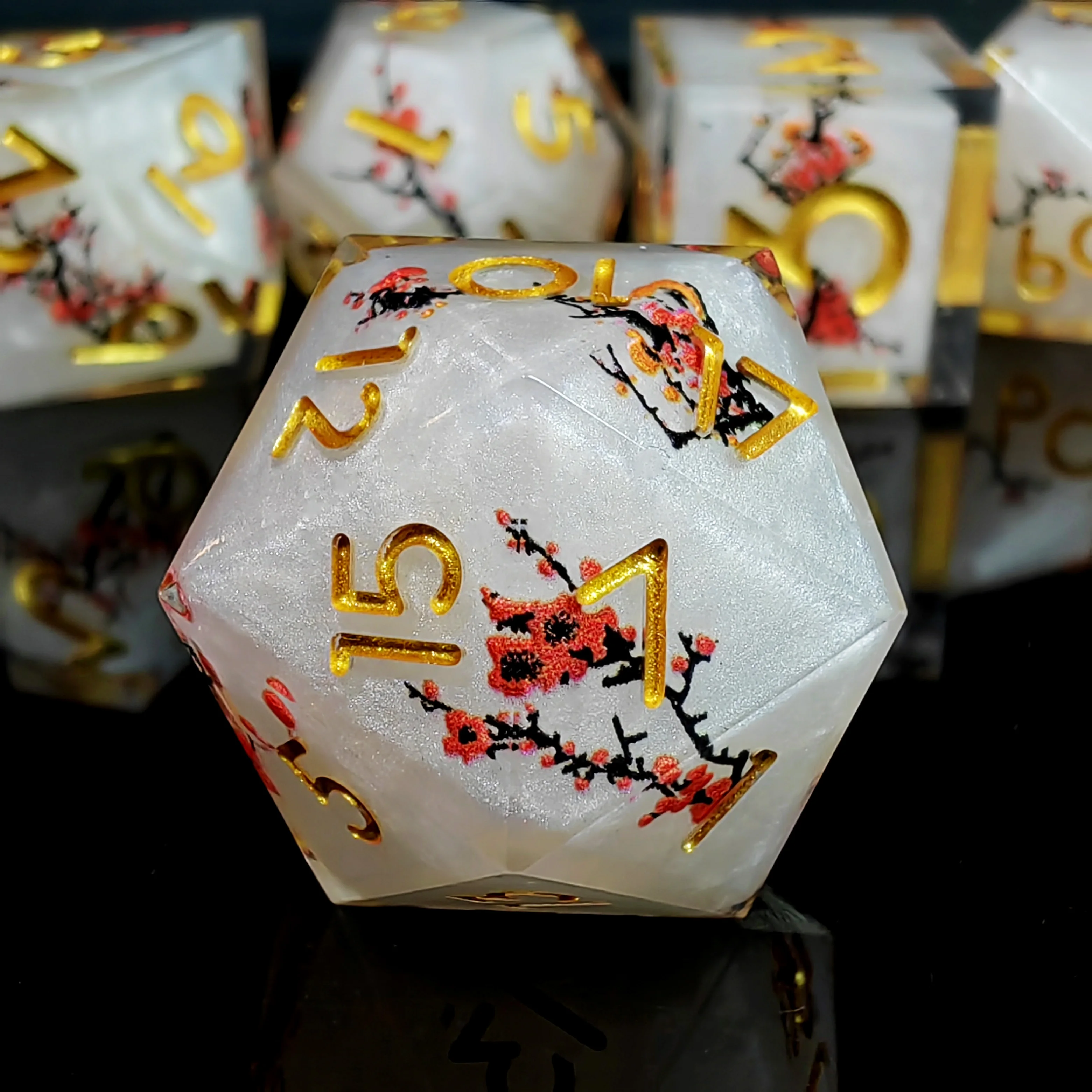 7-Piece Resin DnD Dice Set White Base with Gold Numbers Handmade Polyhedral Dice for Dungeons & Dragons RPG and Tabletop Game