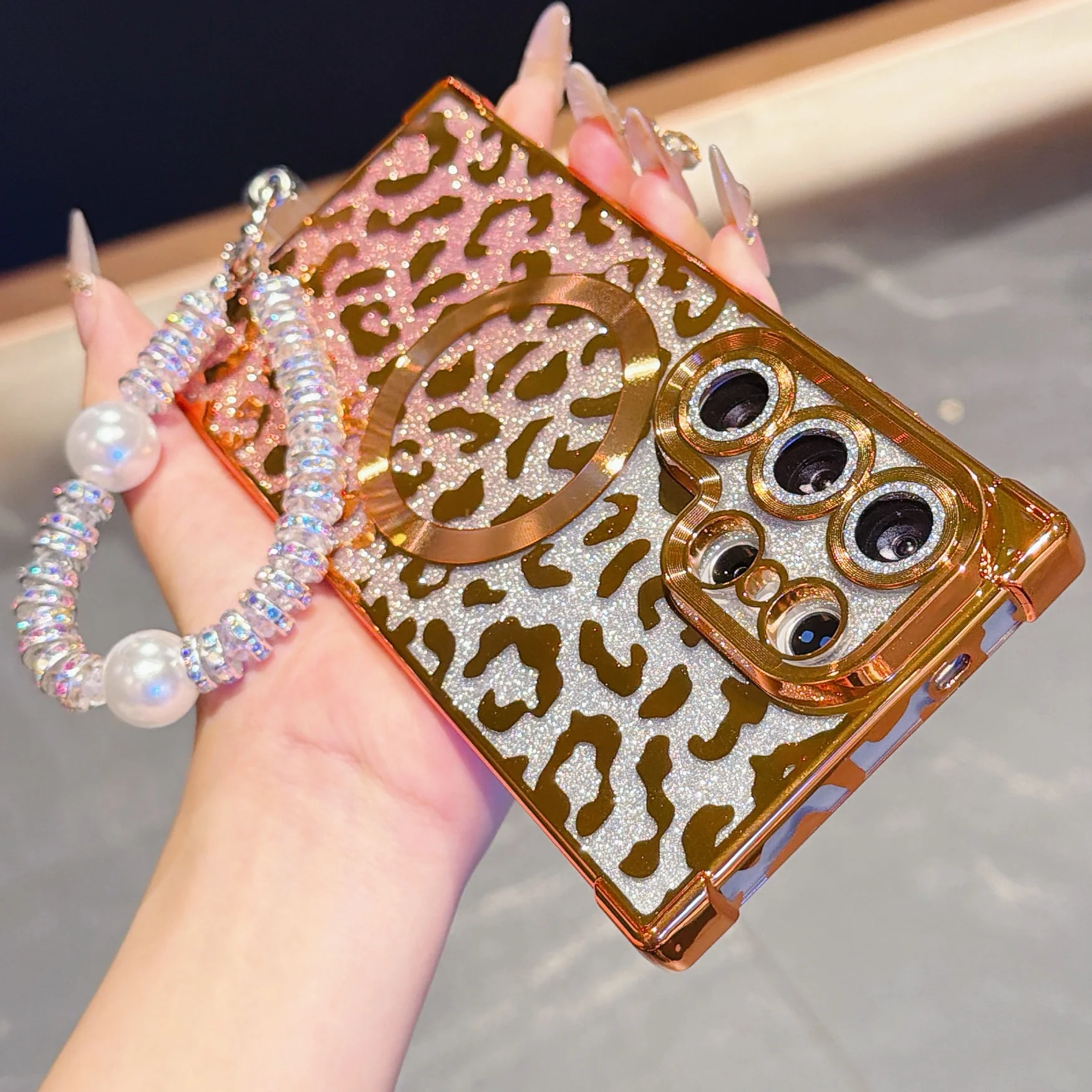 Coque Galaxy S26 Motif Léopard Avec Lanière Main Diamant Souple_voghion.com