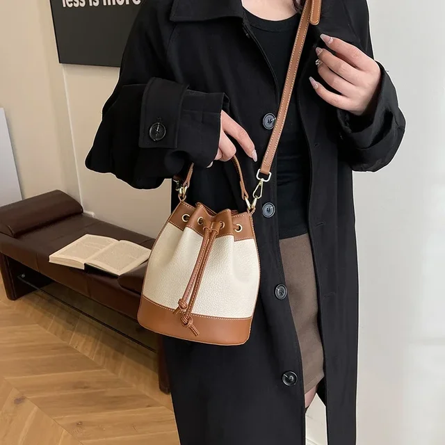 Borse di design di nicchia popolari per le donne quest'anno 2025 Nuove borse a tracolla alla moda e versatili, borse a secchiello portatili per pendolarismo 4