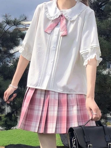 여름의 상큼함을 더하는 피터팬 칼라 프레피 스타일 블라우스 추천