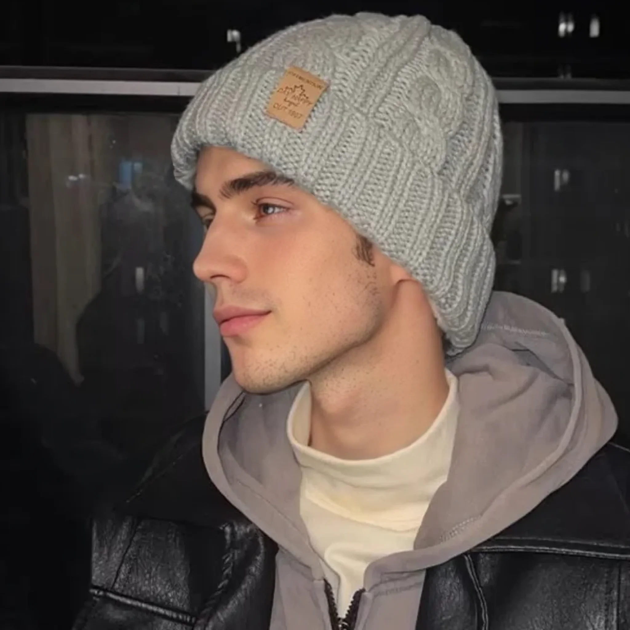 Hot Sale Unisex Premium Winter Hats Casual Maple Leaf Label Decor Beanie Cap Winter Couple Knitted Hats